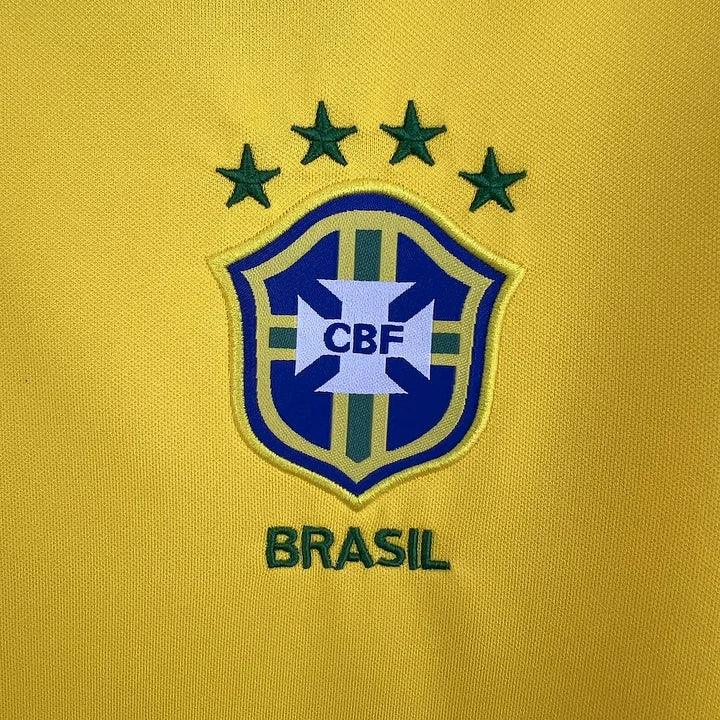 Maillot de football rétro du Brésil 1997 de la marque Le 12 -ème Maillot, vue de face avec logo et détails du design.