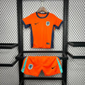 Kit enfant Pays-Bas 2024/2025 Le 12 -ème Maillot, maillot de football pour jeunes avec logo et design national.
