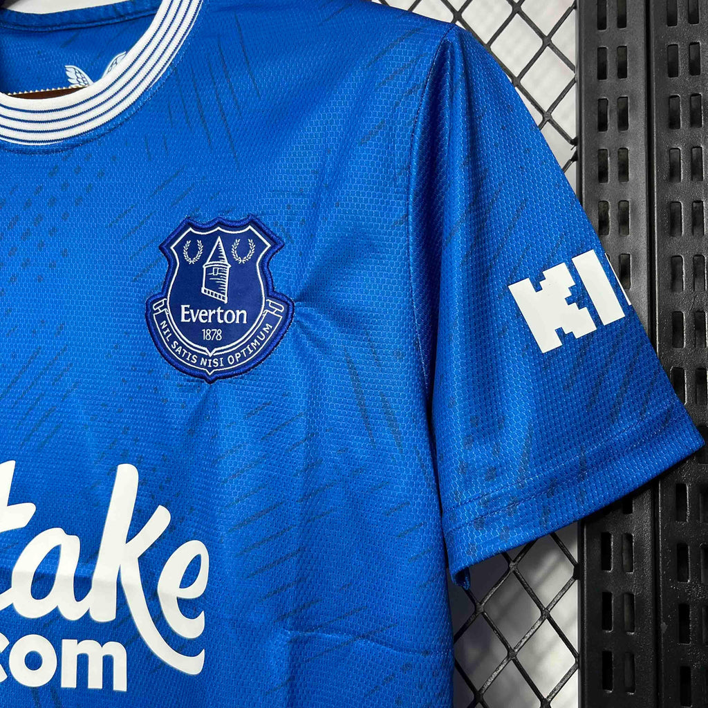 Maillot Everton 2024-25, maillot de football officiel Le 12 -ème Maillot, vue front avec logo et détails du maillot.