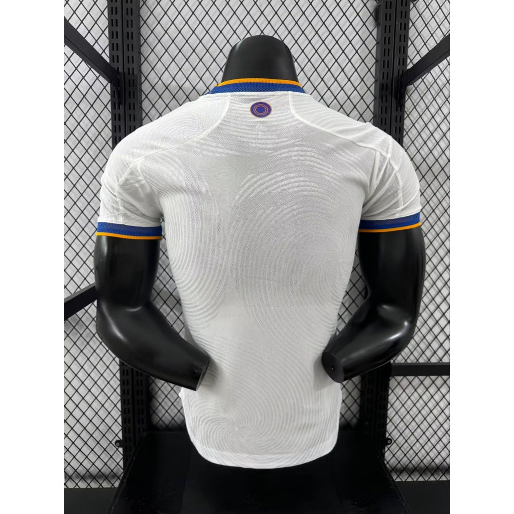 Maillot domicile Real Madrid 2021/2022 Le 12 -ème Maillot, maillot de football avec logo et détails du club.