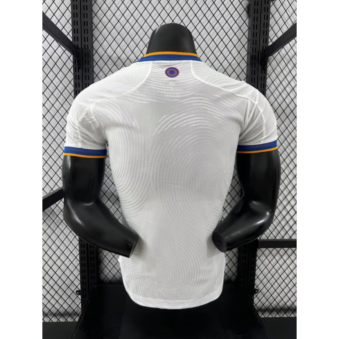 Maillot domicile Real Madrid 2021/2022 Le 12 -ème Maillot, maillot de football avec logo et détails du club.