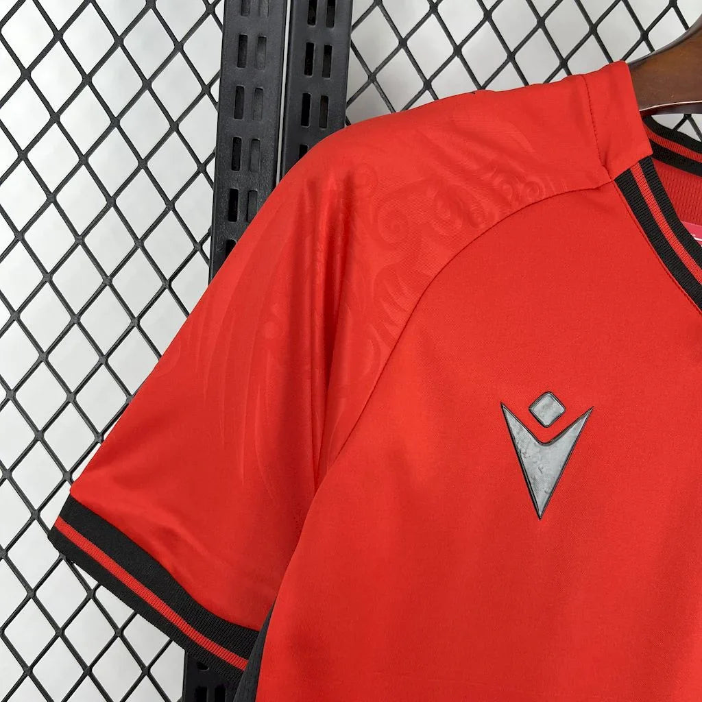 Maillot de football Albanie 2025 Le 12 -ème Maillot, maillot sportif avec drapeau national et logo officiel, vue de face.