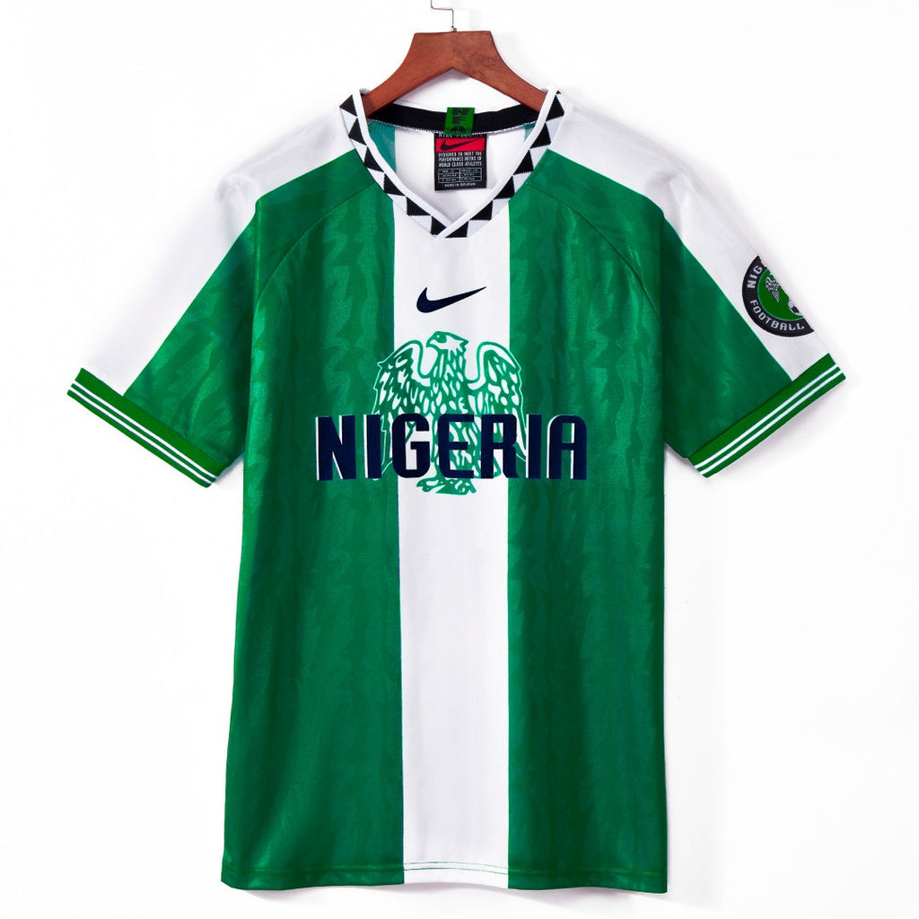 Maillot domicile rétro du Nigeria 1996, marque Le 12-ème Maillot, maillot de football jaune avec détails verts.