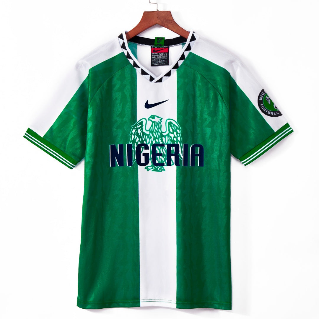 Maillot domicile rétro du Nigeria 1996, marque Le 12-ème Maillot, maillot de football jaune avec détails verts.