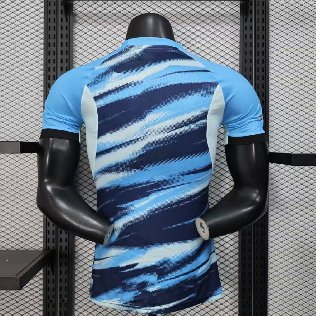Maillot de football Marseille 25/26, modèle spécial C, par Le 12 -ème Maillot, vue front avec logo et détails du maillot