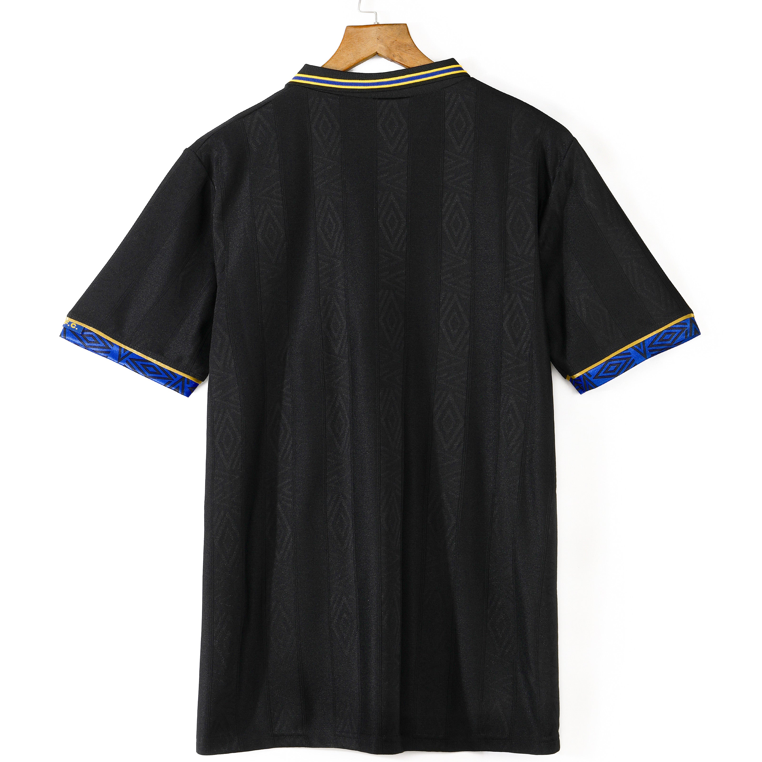 Maillot extérieur rétro Manchester United 1993-1994, marque Le 12-ème Maillot, vue front avec logo et détails traditionnels.