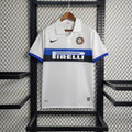 Maillot rétro de l'Inter Milan 2009-2010, en bleu avec le logo du club et détails de l'époque, par Le 12 -ème Maillot