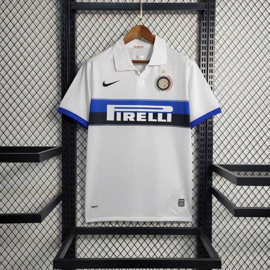 Maillot rétro de l'Inter Milan 2009-2010, en bleu avec le logo du club et détails de l'époque, par Le 12 -ème Maillot