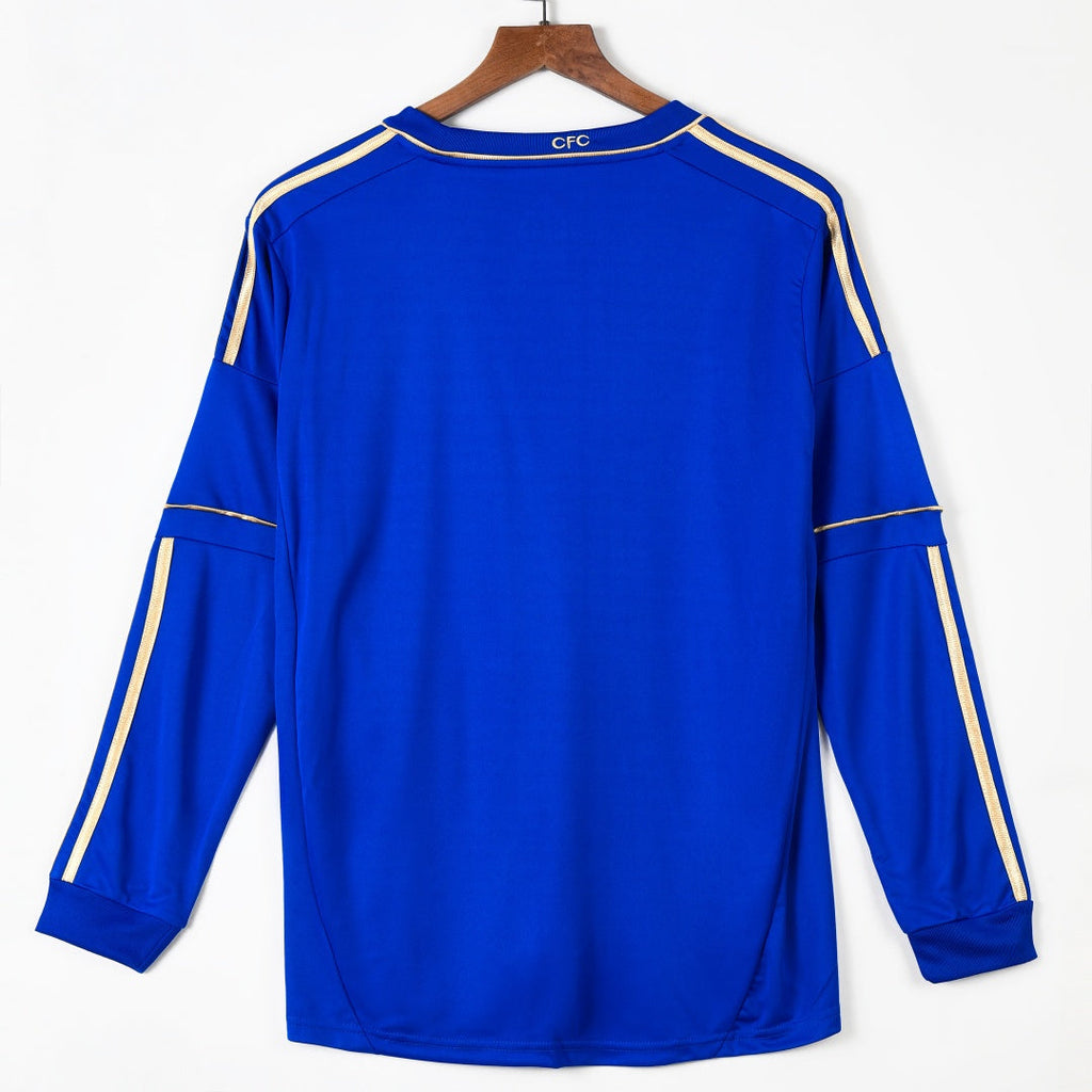 Maillot domicile rétro Chelsea 2012-2013 à manches longues, marque Le 12-ème Maillot, en bleu avec logo et détails du club.