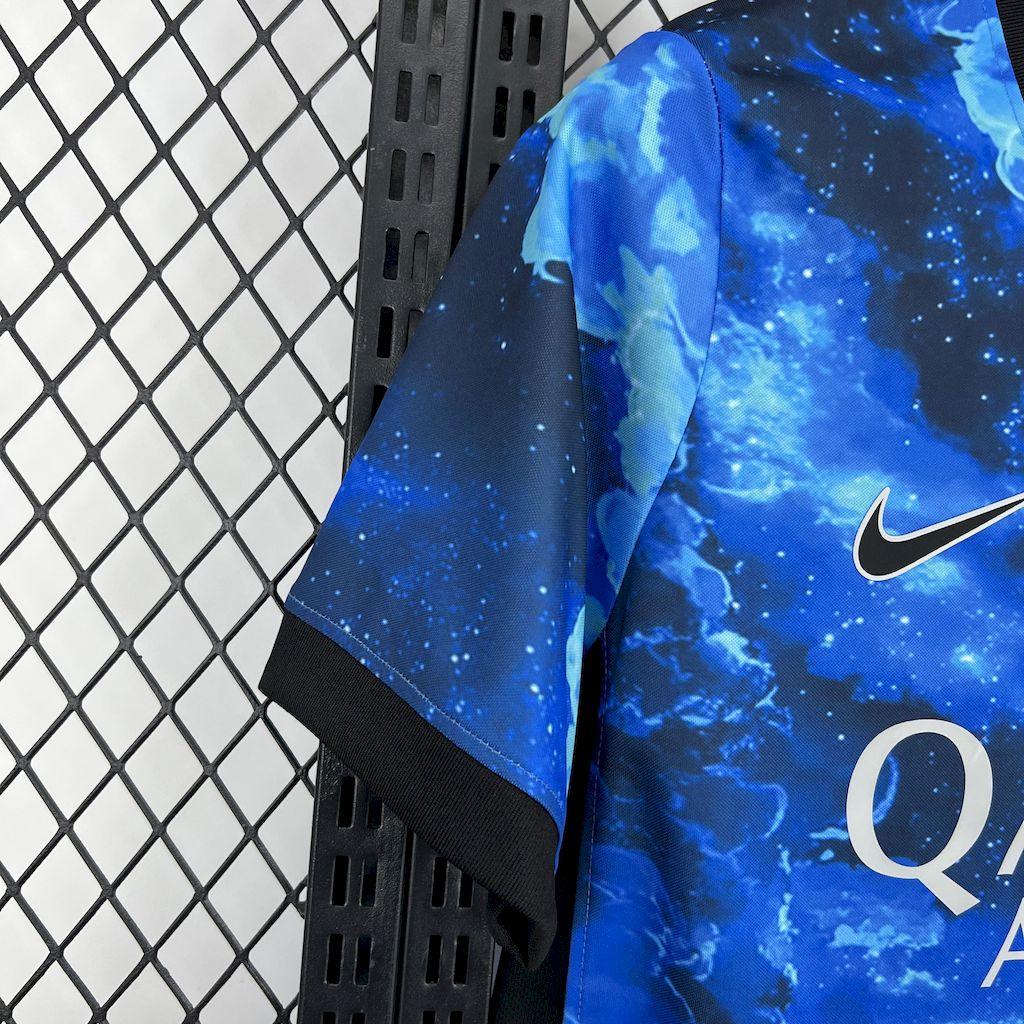 Maillot PSG concept 2025-26 Le 12 -ème Maillot, maillot de football avec design innovant et logo du Paris Saint-Germain.