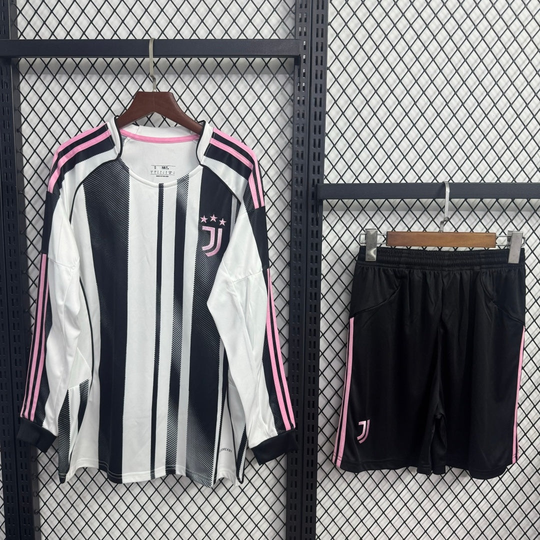 Ensemble Juventus domicile 25/26 pour homme, maillot à manches longues, marque Le 12 -ème Maillot, vue de face.