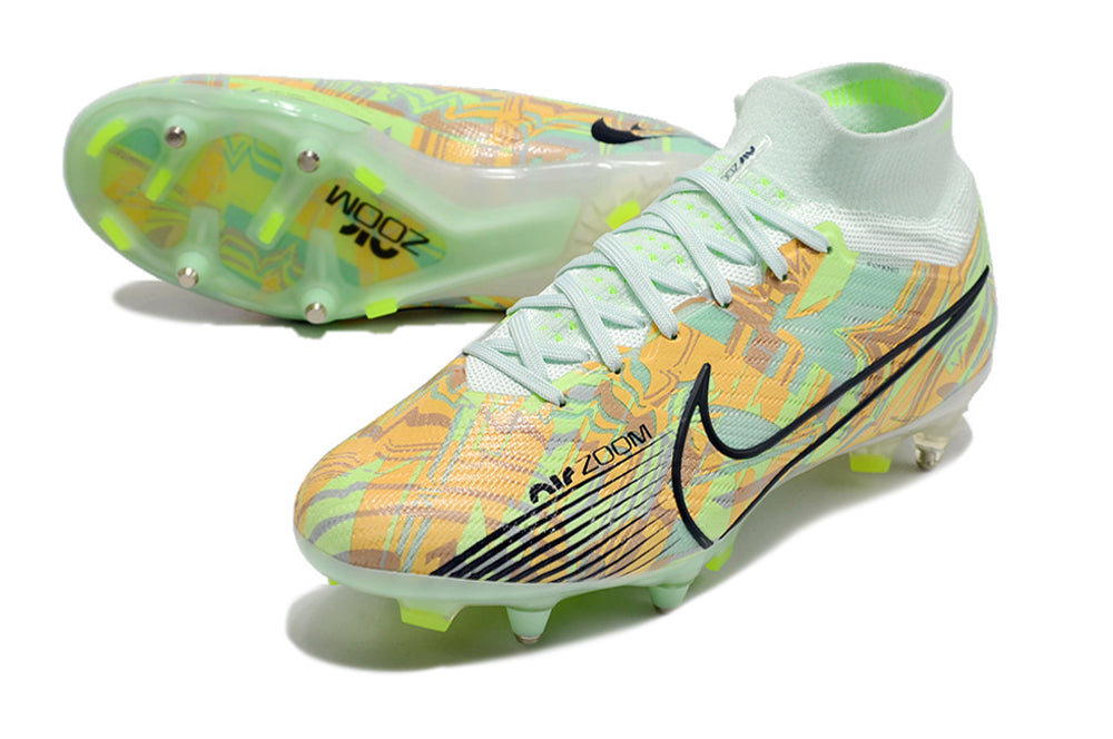 Crampons Mercurial Superfly IX Elite pour football, chaussures de sport avec pointes en acier pour performance sur le terrain.