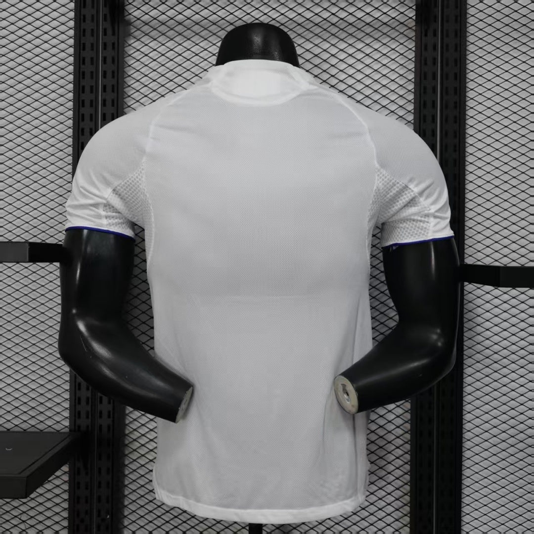 Maillot domicile 25/26 de l'Olympique Lyonnais, modèle Le 12 -ème Maillot, en bleu avec logo du club et détails du maillot.