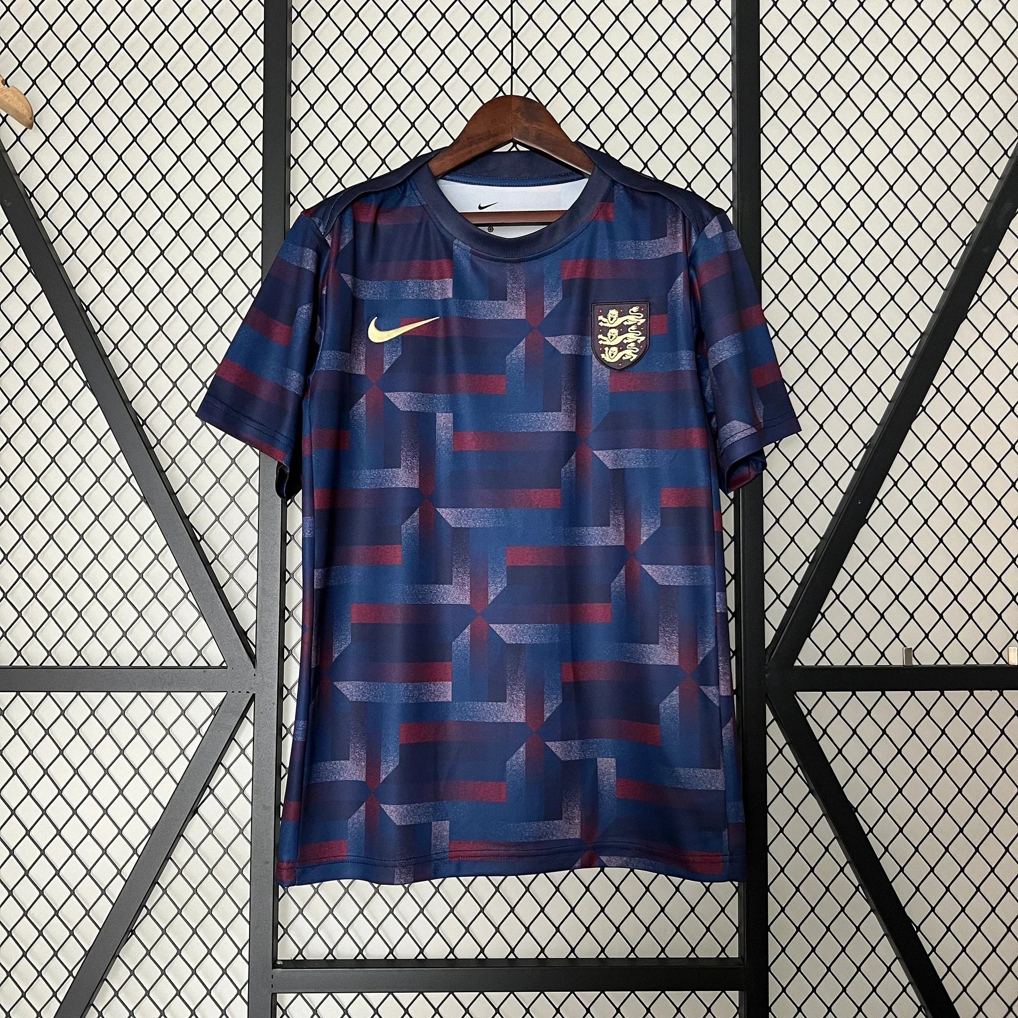 Maillot d'entraînement Angleterre 2024-25 Le 12 -ème Maillot, maillot de football léger avec logo et détails de l'équipe.