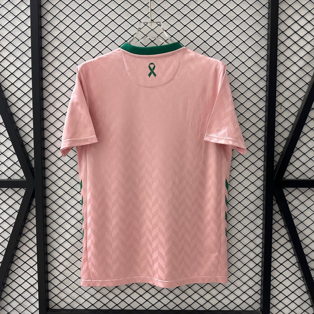Maillot de football Saint Etienne 25/26 rose, marque Le 12 -ème Maillot, avec logo et détails du club.
