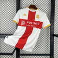 Maillot de football Genoa 2025-26, marque Le 12 -ème Maillot, coupe ajustée avec logo et détails bleu et rouge.