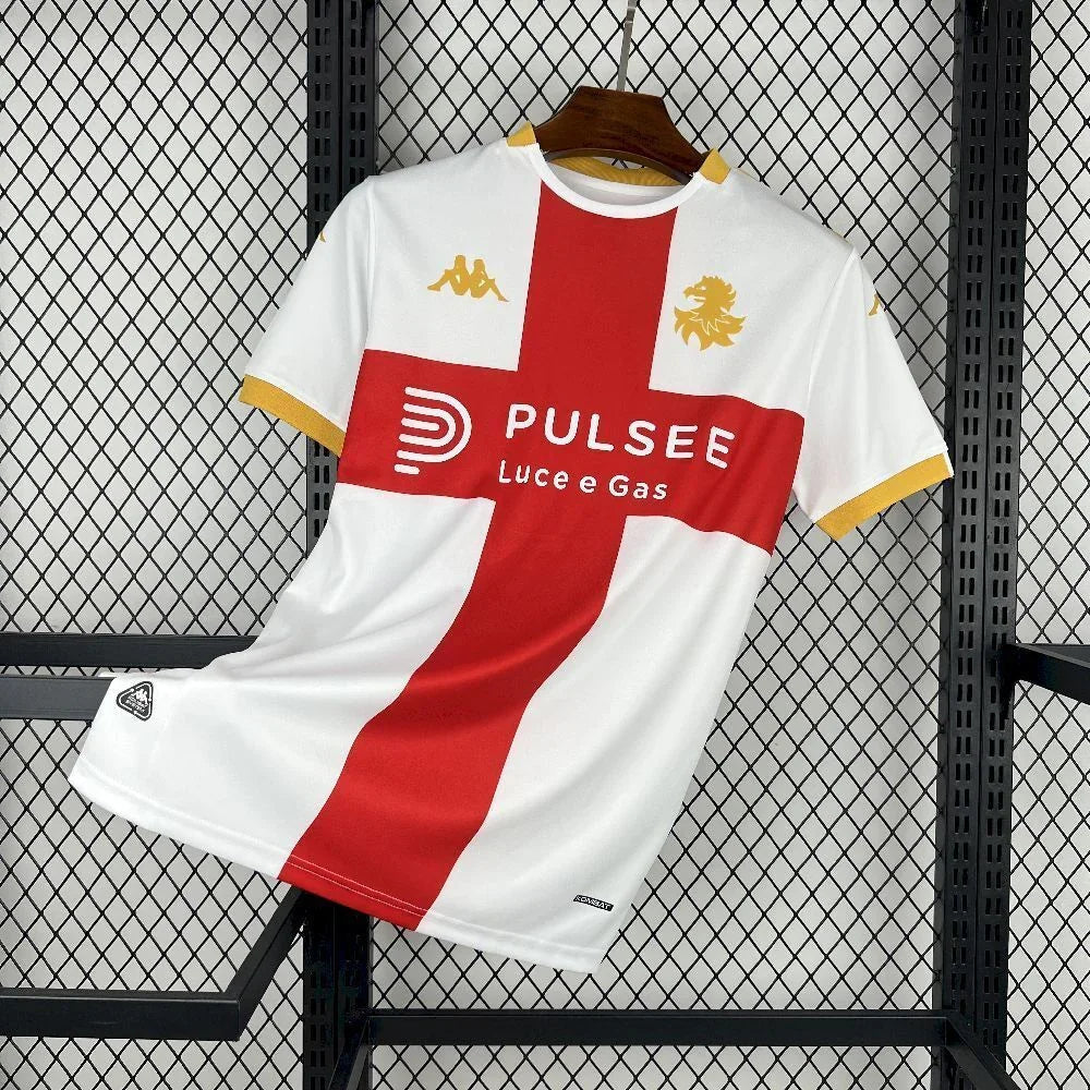 Maillot de football Genoa 2025-26, marque Le 12 -ème Maillot, coupe ajustée avec logo et détails bleu et rouge.