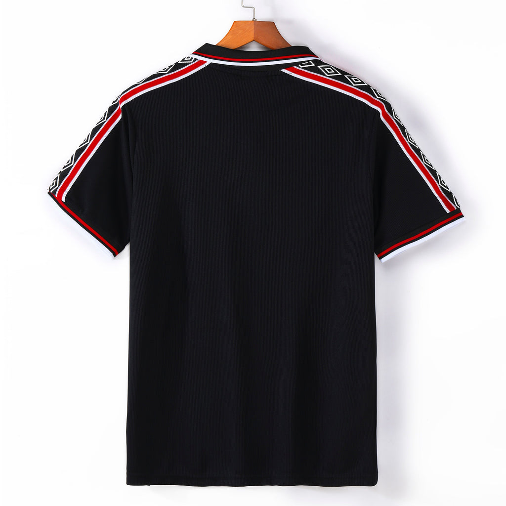 Maillot extérieur rétro Manchester United 1998-1999 Le 12-ème Maillot, maillot de football vintage avec logo et détails d'époque.