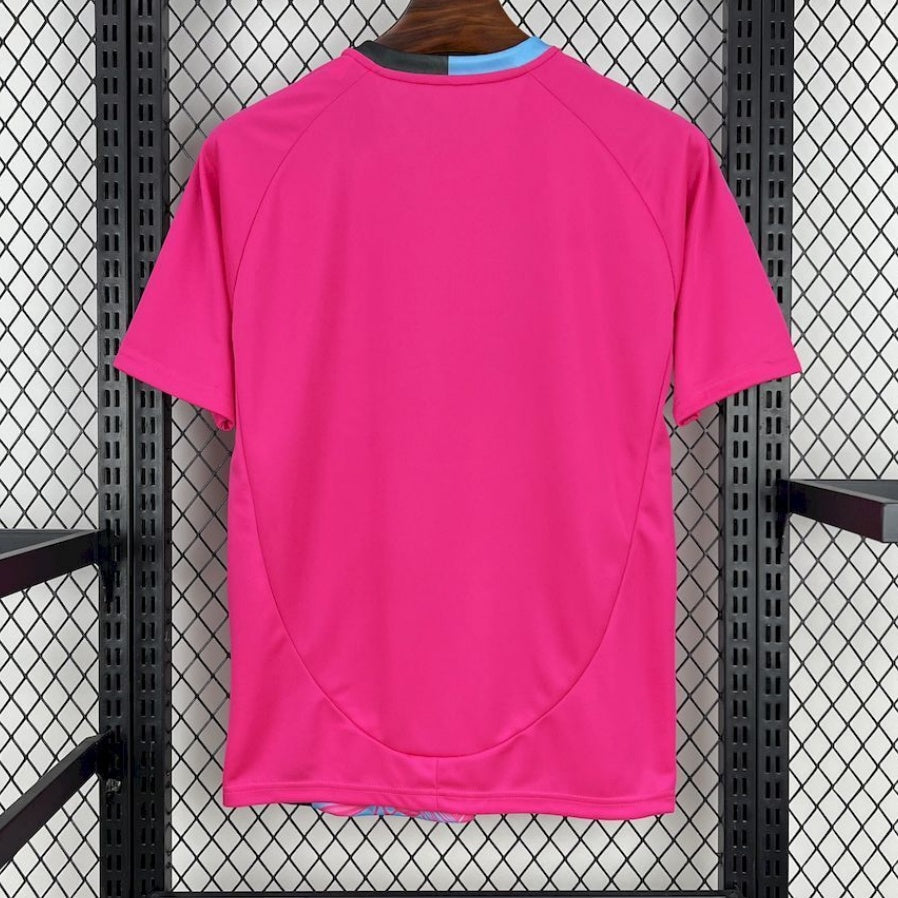 Maillot de football Inter Miami 25/26 rose Le 12-ème, maillot spécial avec logo et design sportif visible.