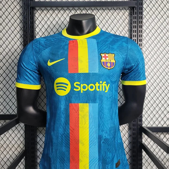 Maillot extérieur FC Barcelone 2023 2024 Le 12, maillot de football avec logo et couleurs traditionnelles blaugrana.