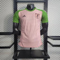 Maillot de football Japon 2023-2024 Le 12-ème Maillot, vue de face, avec design et logo de l'équipe nationale.