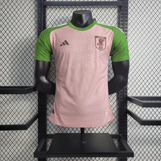 Maillot de football Japon 2023-2024 Le 12-ème Maillot, vue de face, avec design et logo de l'équipe nationale.