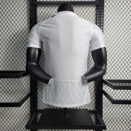 Maillot extérieur AC Milan saison 2023-2024 Le 12 -ème Maillot, maillot de football noir et rouge avec logo du club