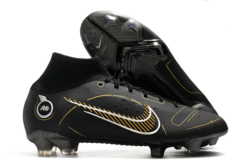 Crampons Mercurial Superfly IX Elite pour football, semelles en métal avec pointes pour meilleure adhérence sur le terrain.