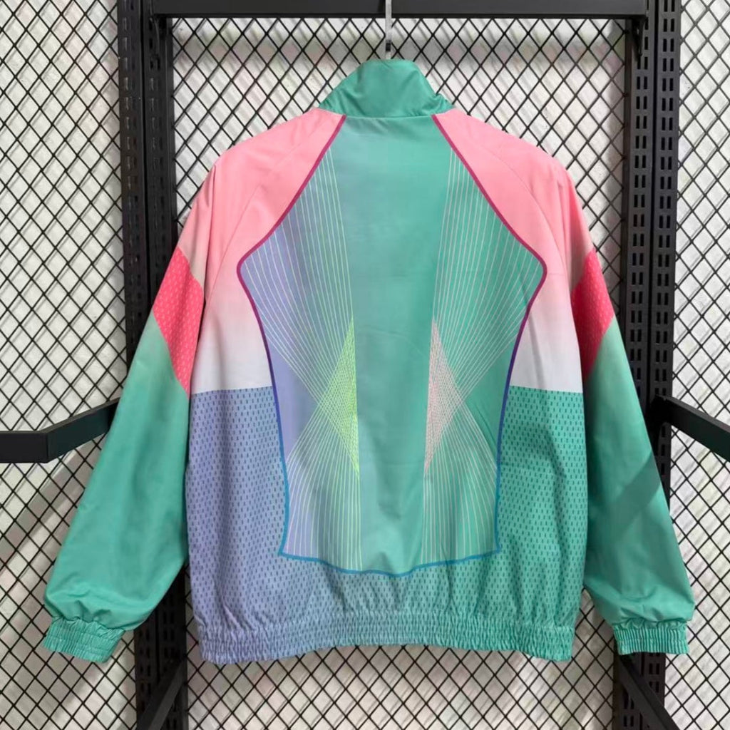 Veste coupe-vent réversible Barcelone Le 12 -ème Maillot, tissu léger, design moderne, affichant les logos sur chaque côté.