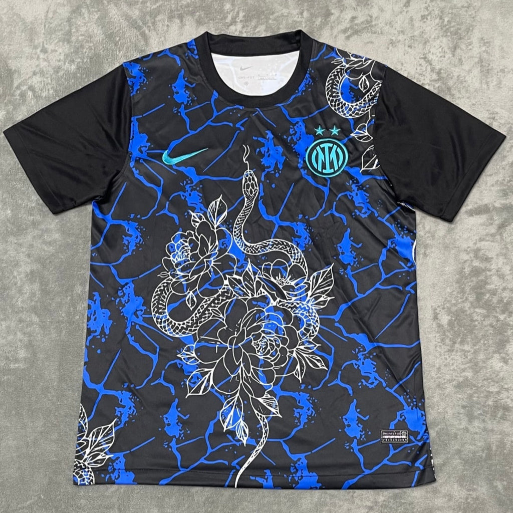 Maillot de football Inter Milan Le 12-ème, version spéciale bleu, avec logo et détails de l'équipe sur le devant.
