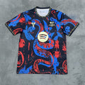 Maillot 24/25 Barcelone Le 12 -ème Spécial F, maillot de football bleu avec logo du club et détails de design.
