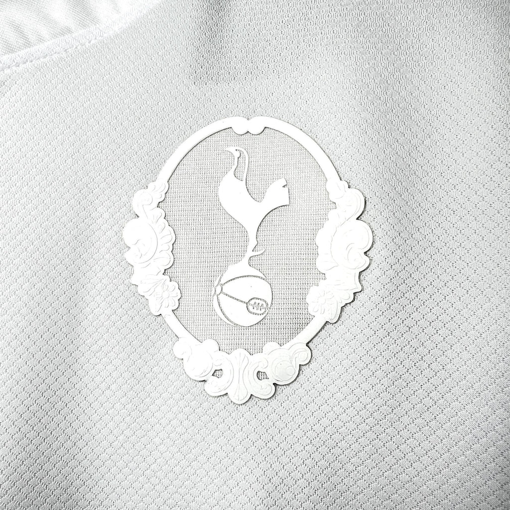 Maillot Tottenham Concept 2026-27 de la marque Le 12 -ème, vue de face avec logo et design moderne.
