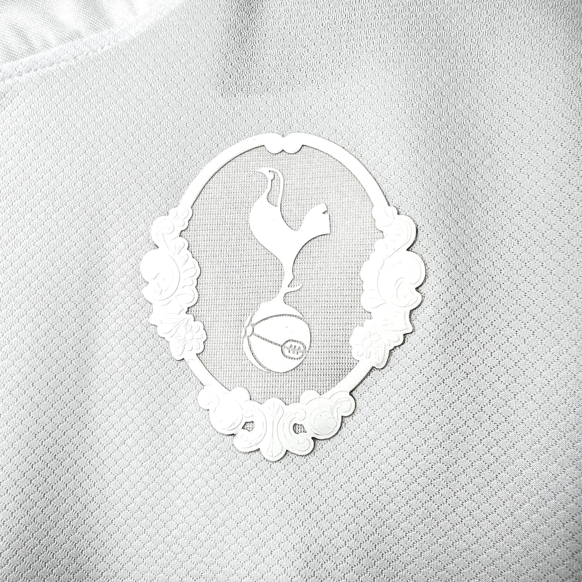 Maillot Tottenham Concept 2026-27 de la marque Le 12 -ème, vue de face avec logo et design moderne.