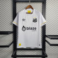 Maillot domicile Santos FC 2023-2024, marque Le 12-ème Maillot, vue de face avec logo et détails du maillot.