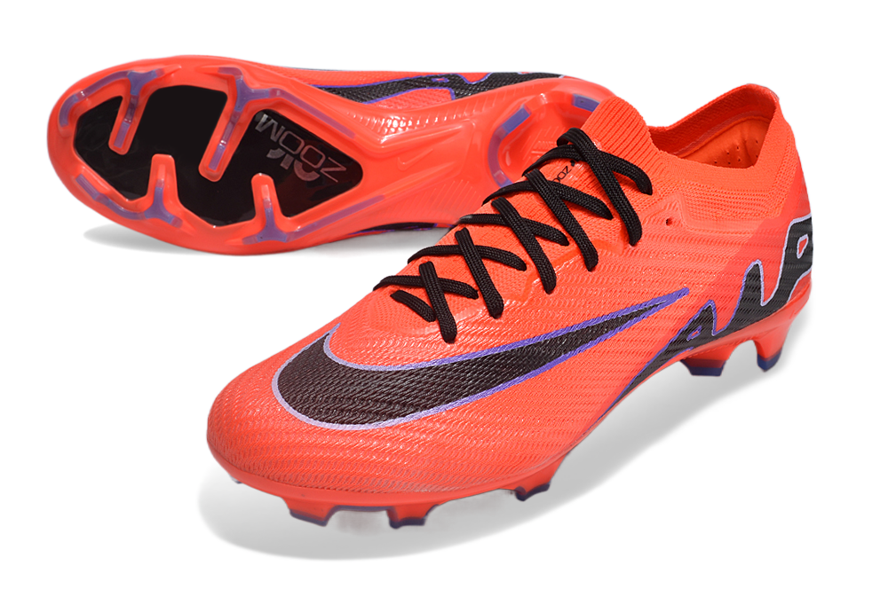 Crampons Mercurial Superfly IX Elite, chaussures de football Nike avec pointes en acier pour traction et stabilité.