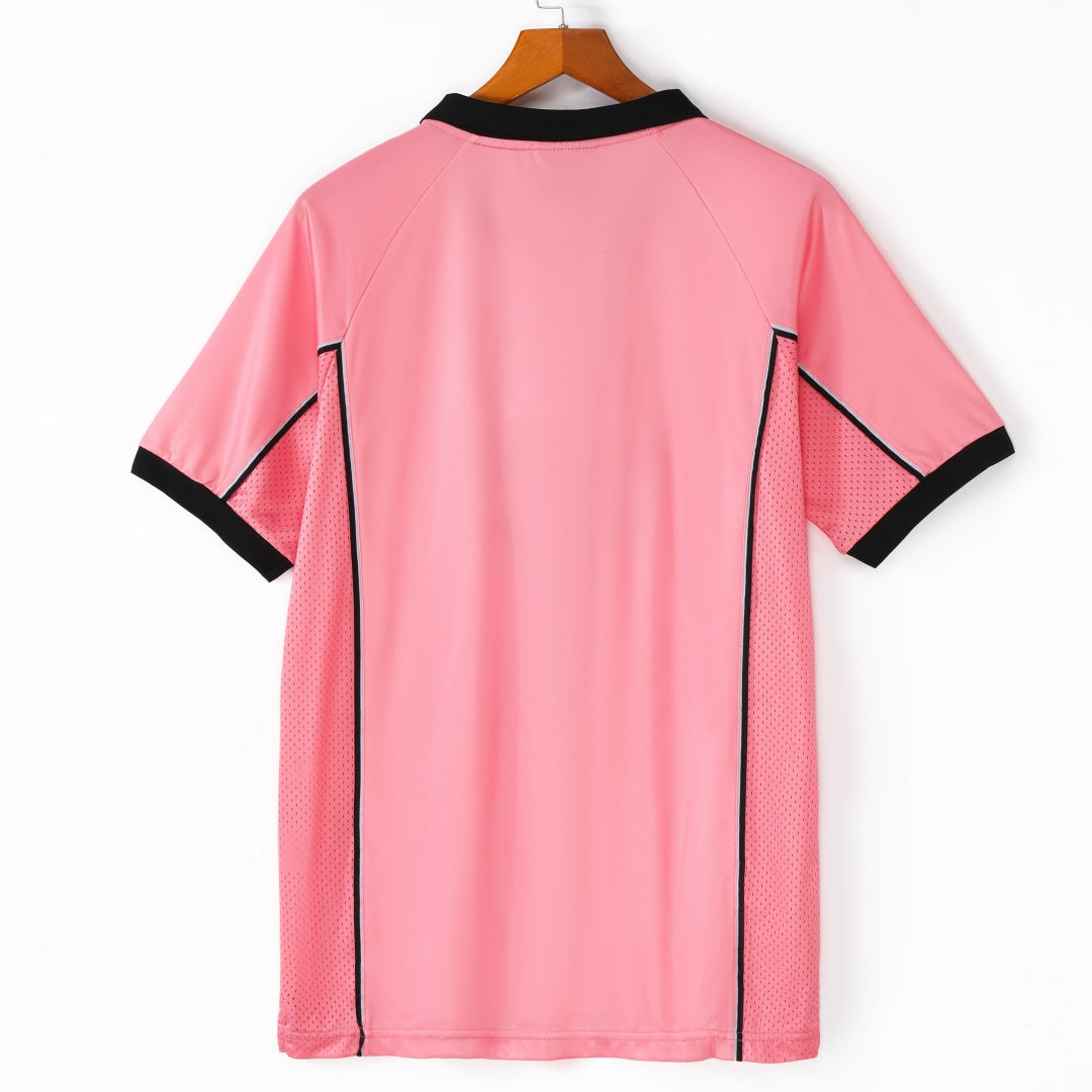 Maillot extérieur rétro Juventus 1997-1998 Le 12ème Maillot, maillot de football vintage Juventus en action.
