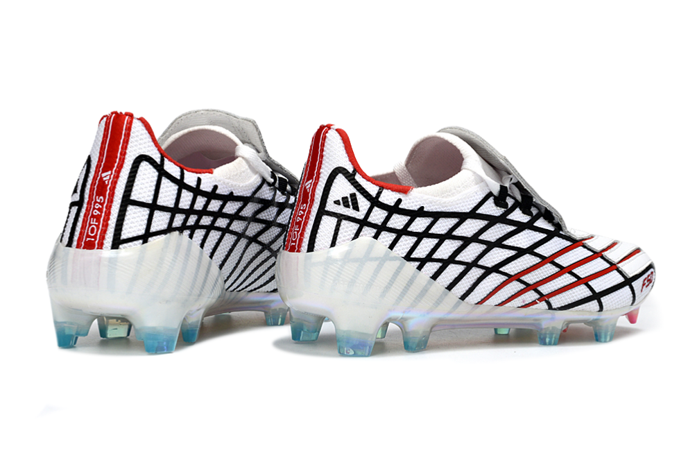Crampons F50 de Le 12 -ème Maillot, montrant la structure métallique et les pointes pour l'escalade ou la randonnée.