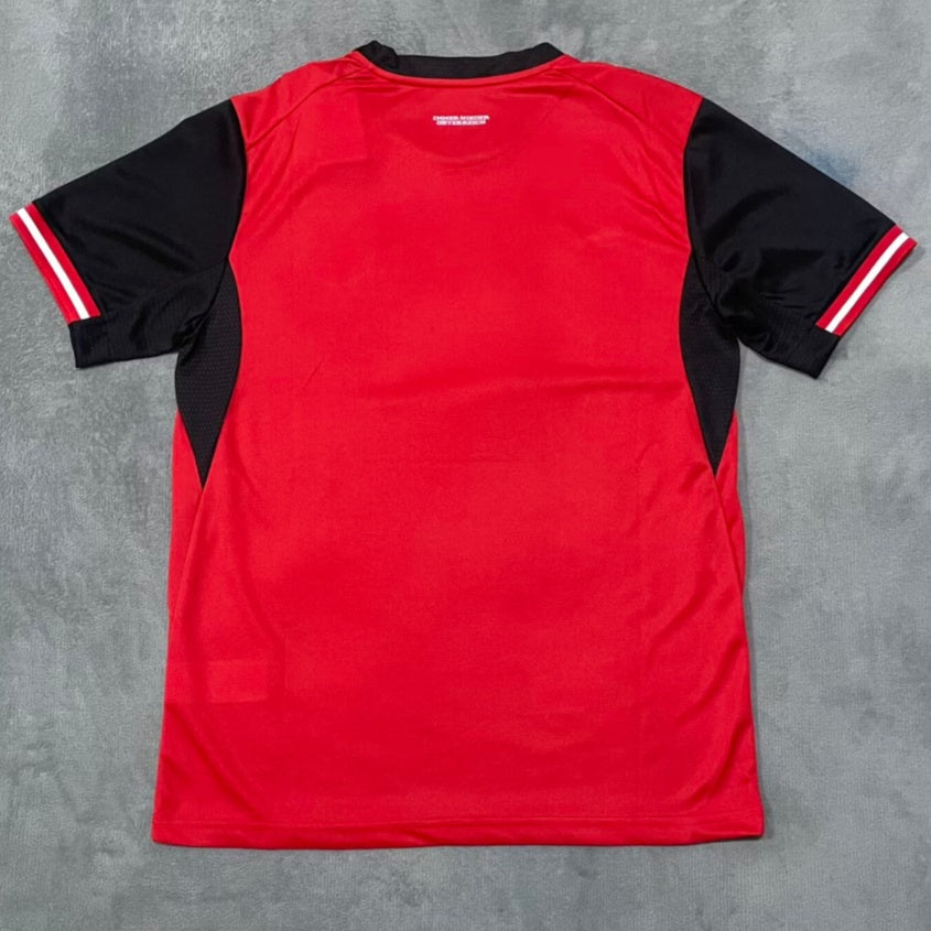 Maillot domicile Autriche 25/26 de Le 12 -ème Maillot, maillot de football avec drapeau autrichien, détails du design visible.