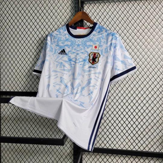Maillot de football Japon rétro 2016-2017 de la marque Le 12, vue de face avec design traditionnel et logo national.