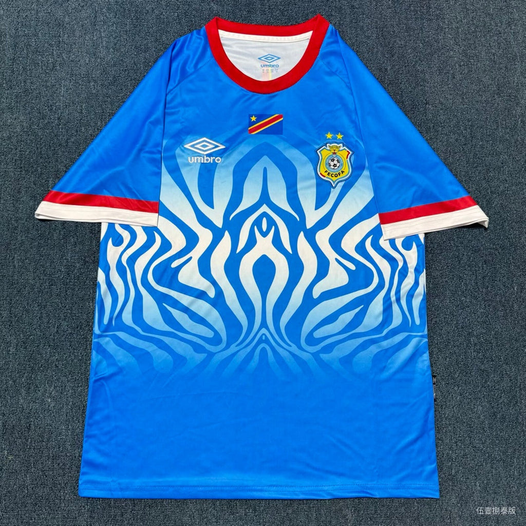 Maillot domicile Congo 25/26 de Le 12 -ème Maillot, maillot de football avec couleurs officielles et logo de l'équipe.