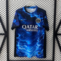 Maillot PSG 25/26 Le 12 -ème Maillot, maillot de football bleu avec logo et détails du PSG, vue de face.