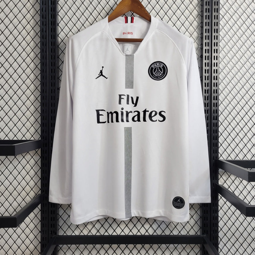 Maillot extérieur rétro du PSG 2018-2019 à manches longues, par la marque Le 12 -ème Maillot, vue de face.