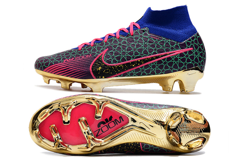 Crampons Mercurial Superfly IX Elite de Le 12 -ème Maillot, montrant la semelle et les crampons pour football.