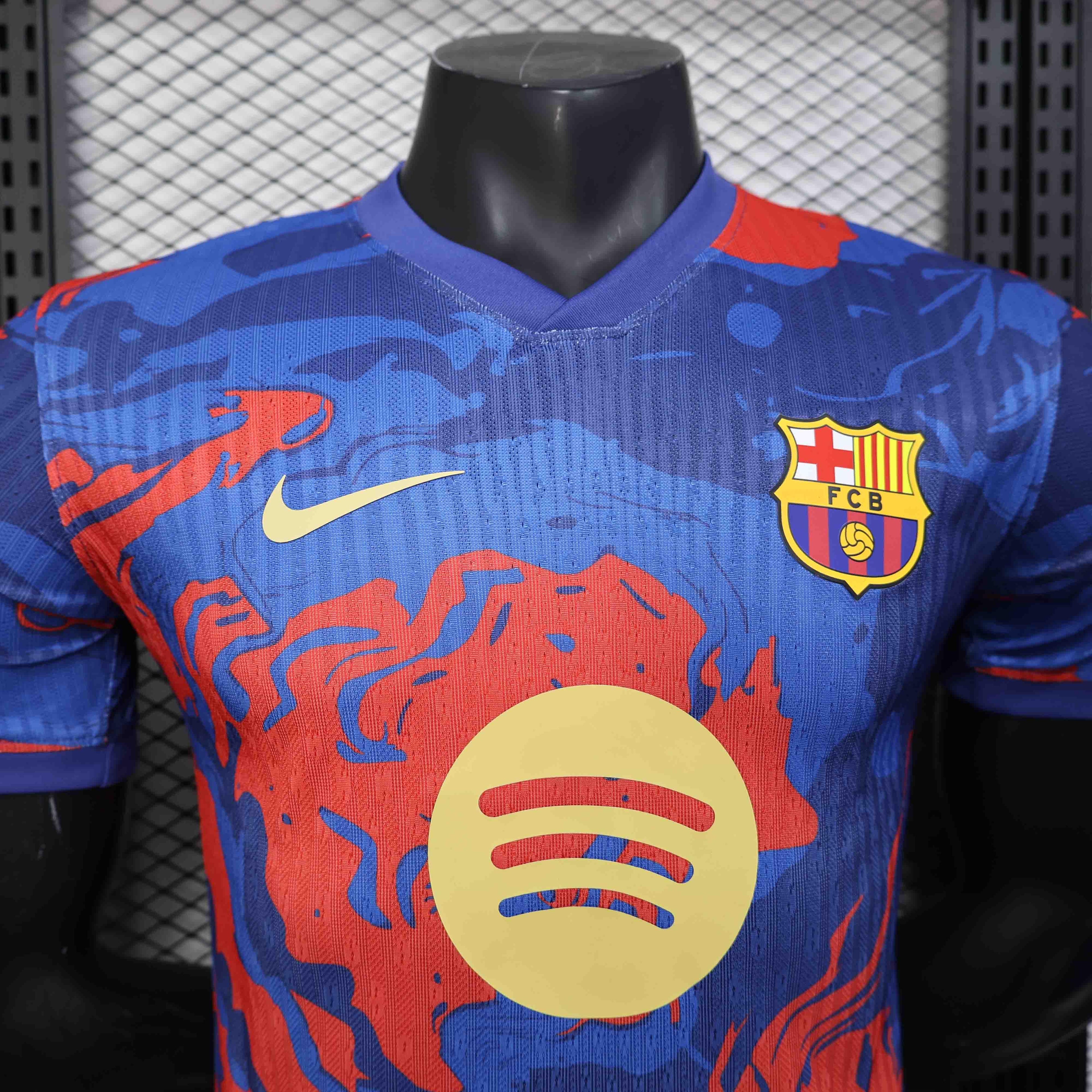 Maillot FC Barcelone concept 2025-26 de la marque Le 12 -ème Maillot, vue de face avec logo et détails du design.