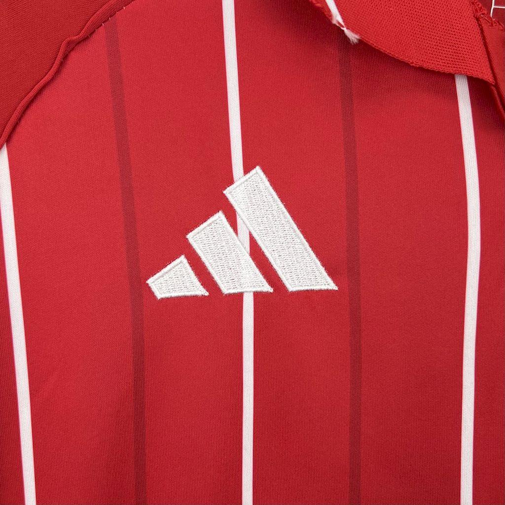 Maillot Nottingham Forest 2025-26 de Le 12-ème Maillot, maillot de football avec logo et design officiel, vue de face.