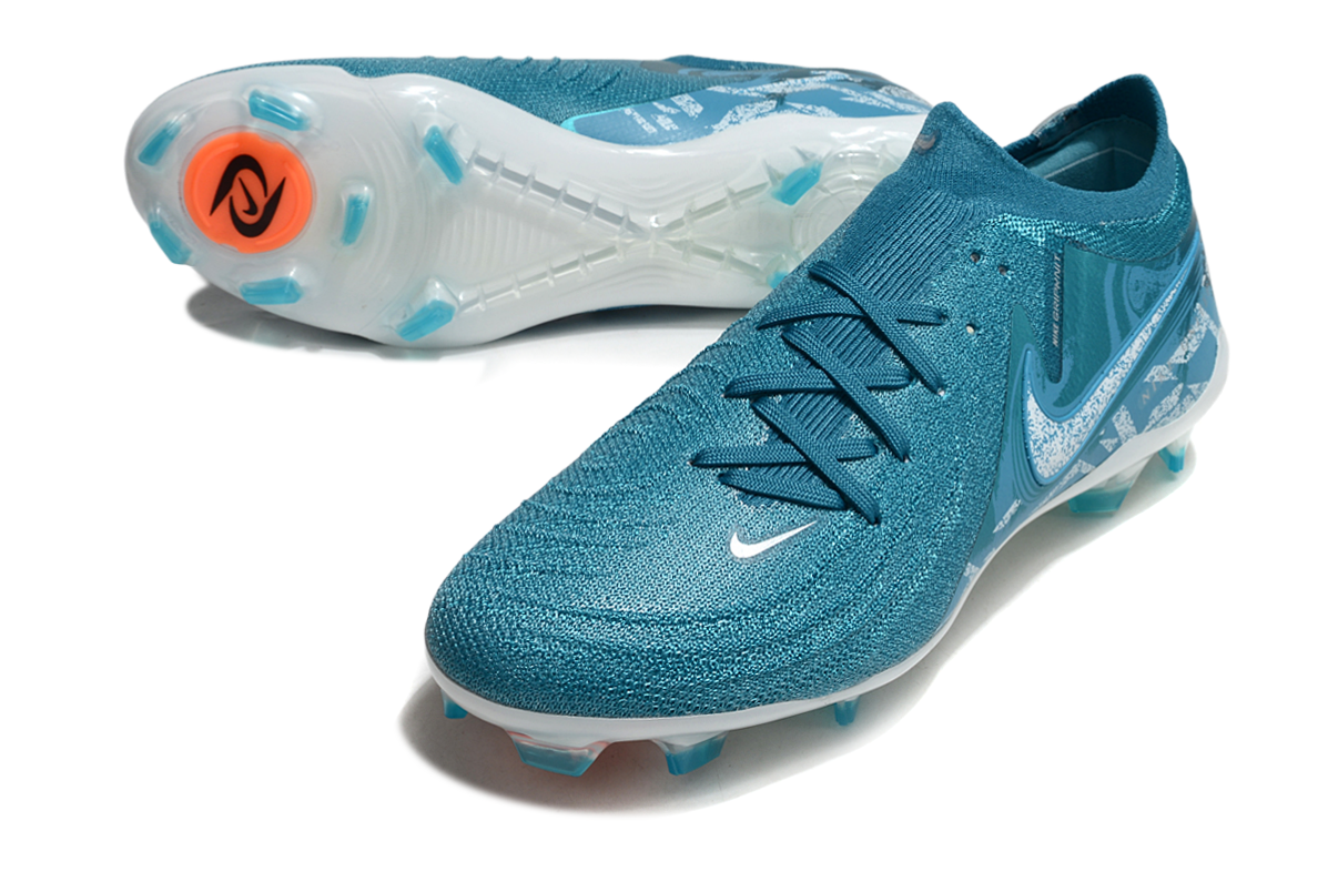 Crampons Le 12 -ème Maillot Phantom Luna Elite avec pointes en acier, adaptés pour l'alpinisme et la montagne.