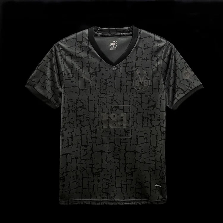 Maillot Dortmund saison 2023-2024 édition spéciale noir, Le 12 -ème Maillot, vue front avec logo et détails du design.