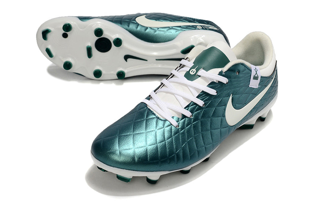 Crampons Legend X Academy de Le 12 -ème Maillot, fixation métallique pour escalade ou alpinisme, vue en gros plan