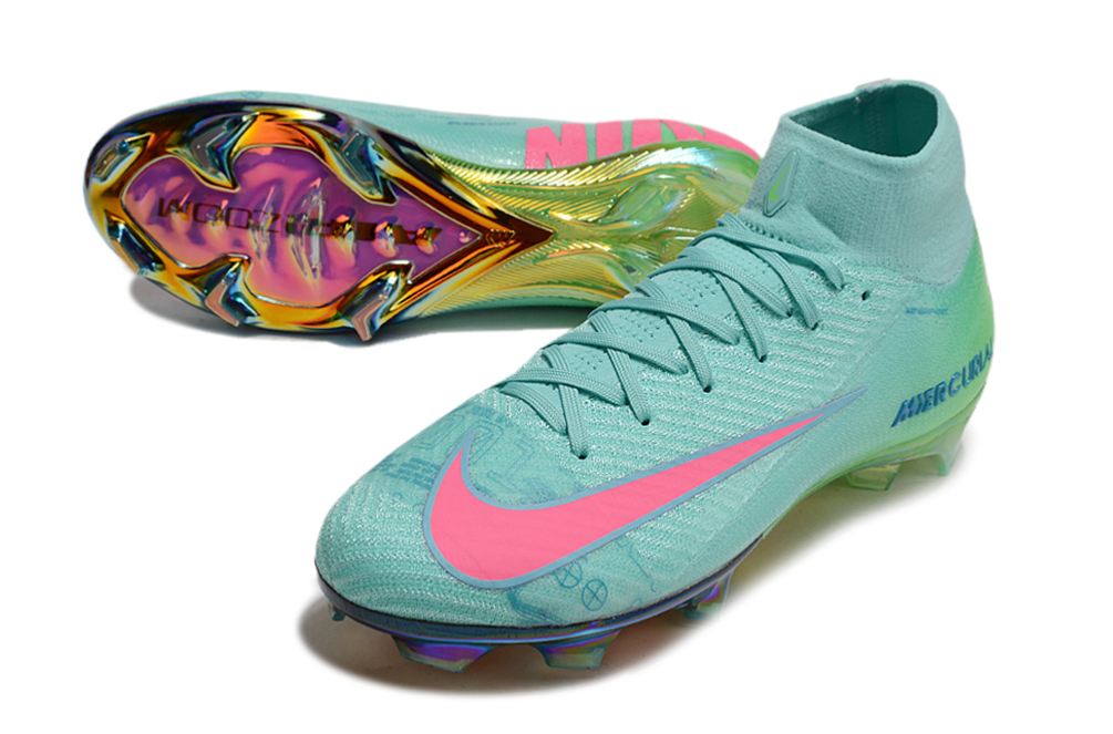 Crampons Mercurial Superfly IIX Elite de Le 12 -ème Maillot, vue de face avec semelles en acier et crampons tranchants.