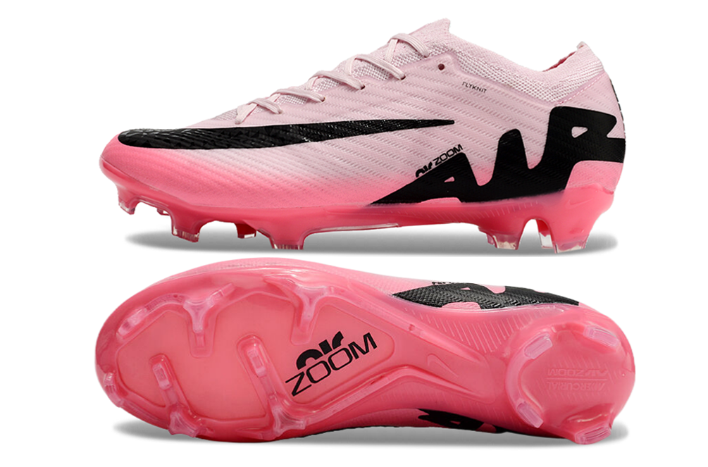Crampons Mercurial Vapor 15 Elite XXV de la marque Le 12 -ème Maillot, montrant la semelle et les crampons en métal.